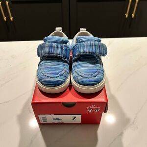 See Kai Run Wyatt Sneaker - NEW - size 7